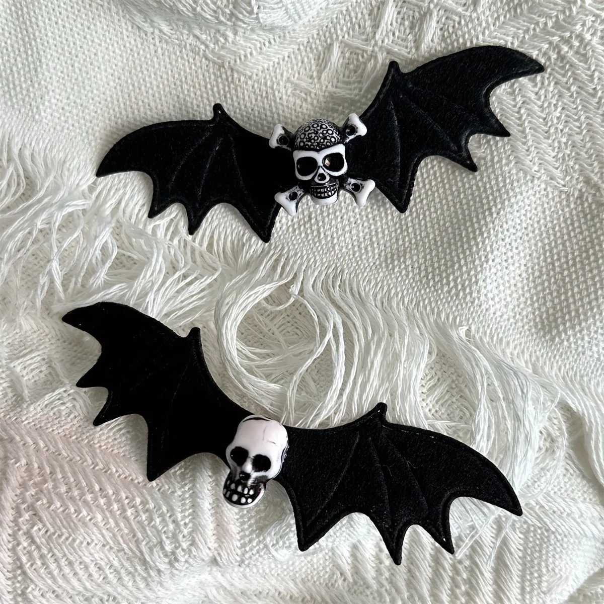 2pcs Punk Bat Hair Clip Halloween Skull Duckbill Clip Horror Bat Wing Alligator Clip For Women Girls Party Festival Decoration LJH38