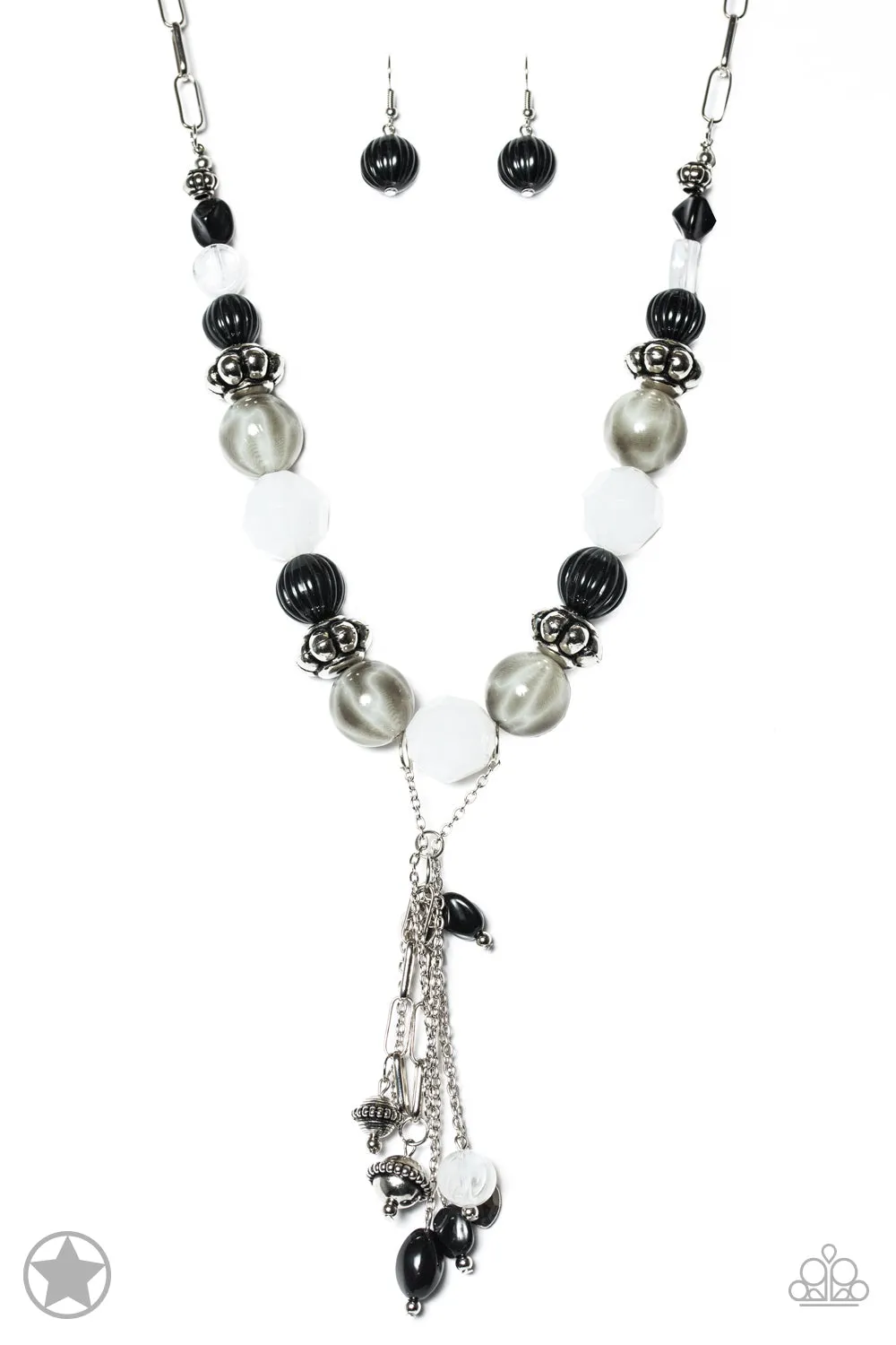 Break A Leg! Paparazzi Blockbuster Necklace