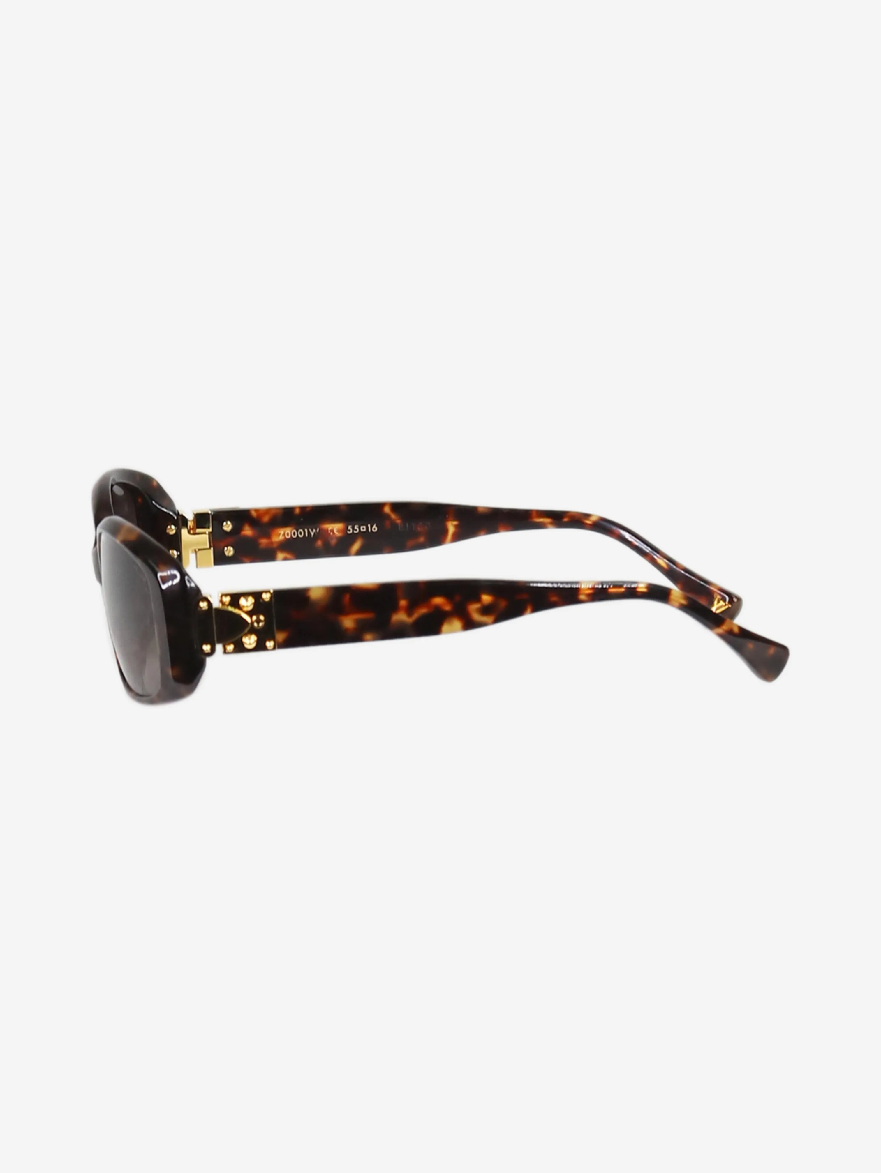 Brown tortoise shell sunglasses