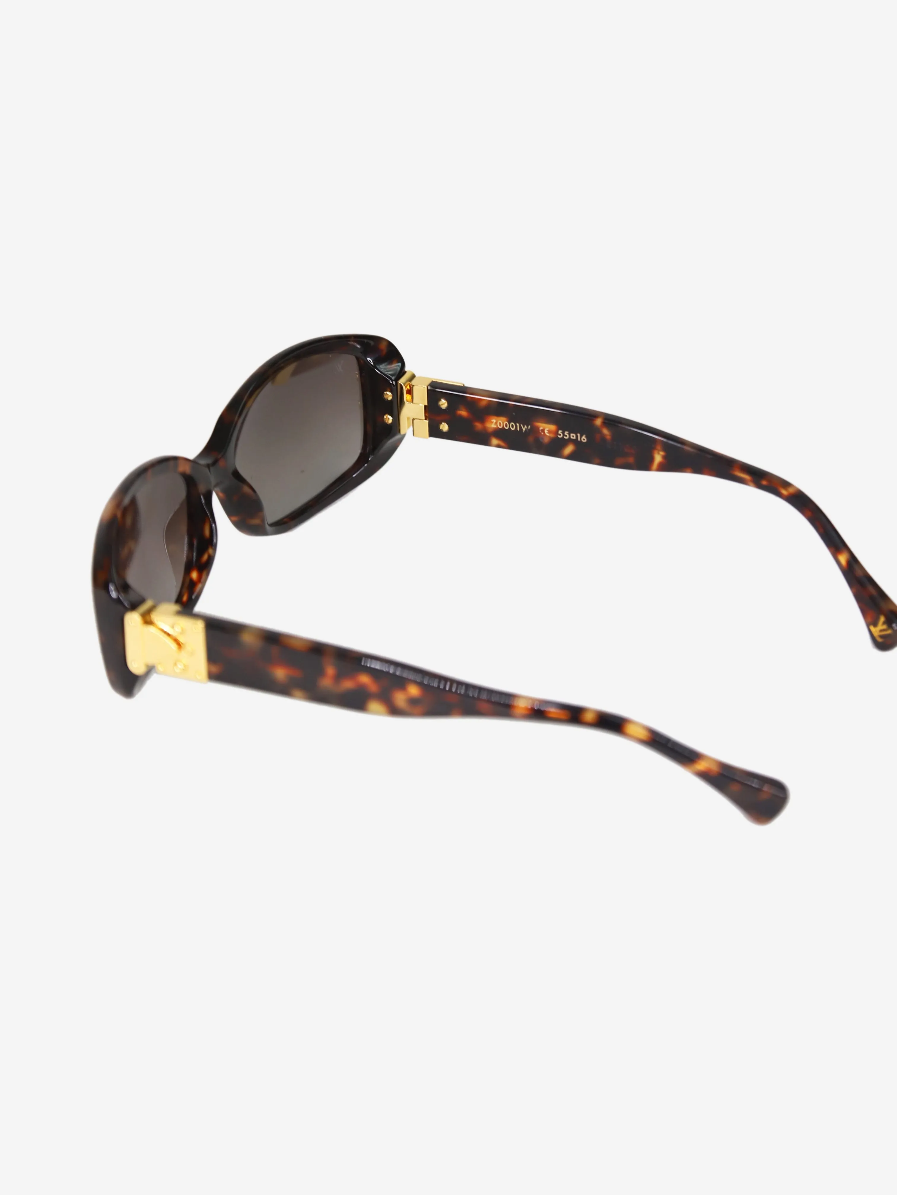 Brown tortoise shell sunglasses