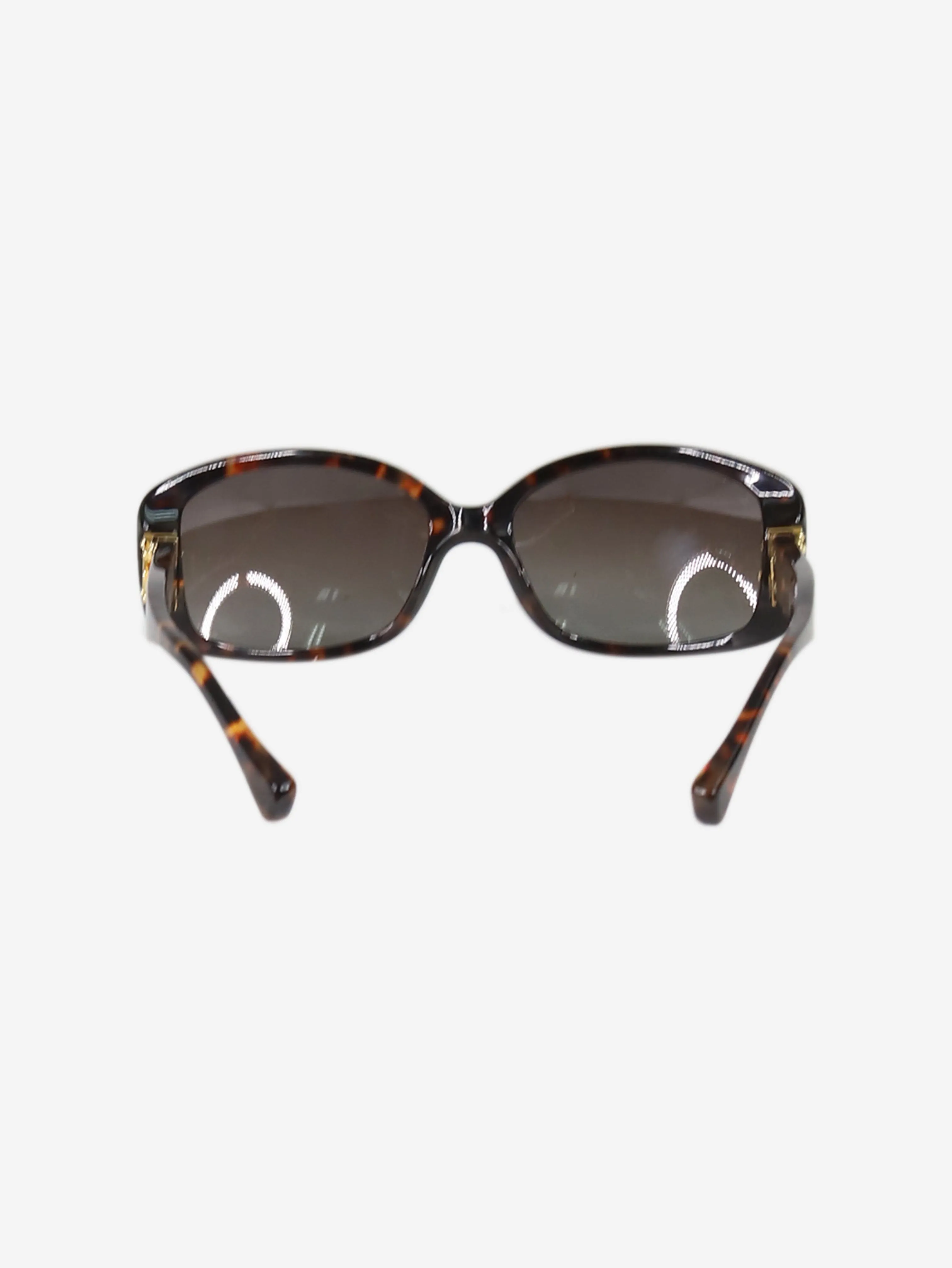 Brown tortoise shell sunglasses