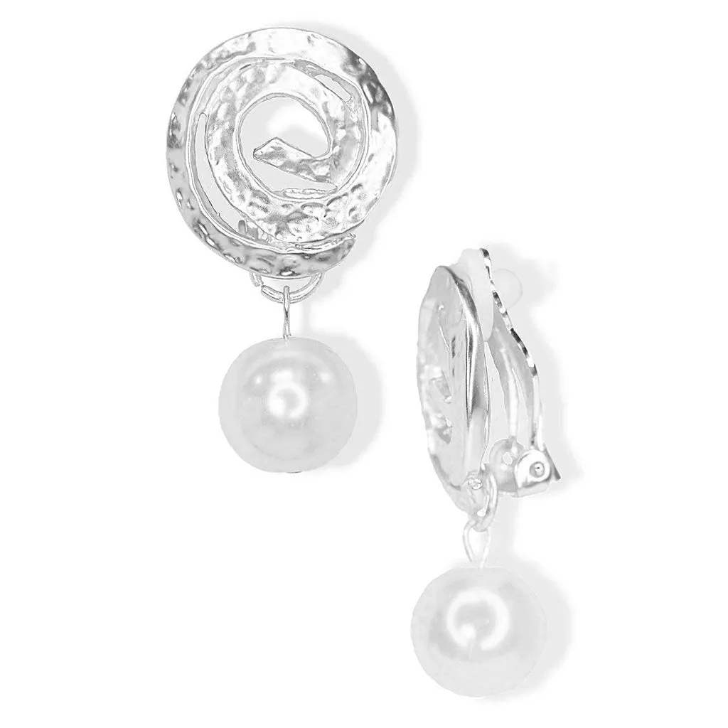 Circular clip-on earrings with pearl drop