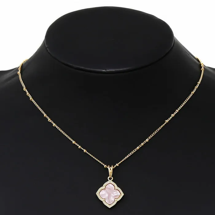 Clover Shape Acetate Pendant Short Chain Necklace