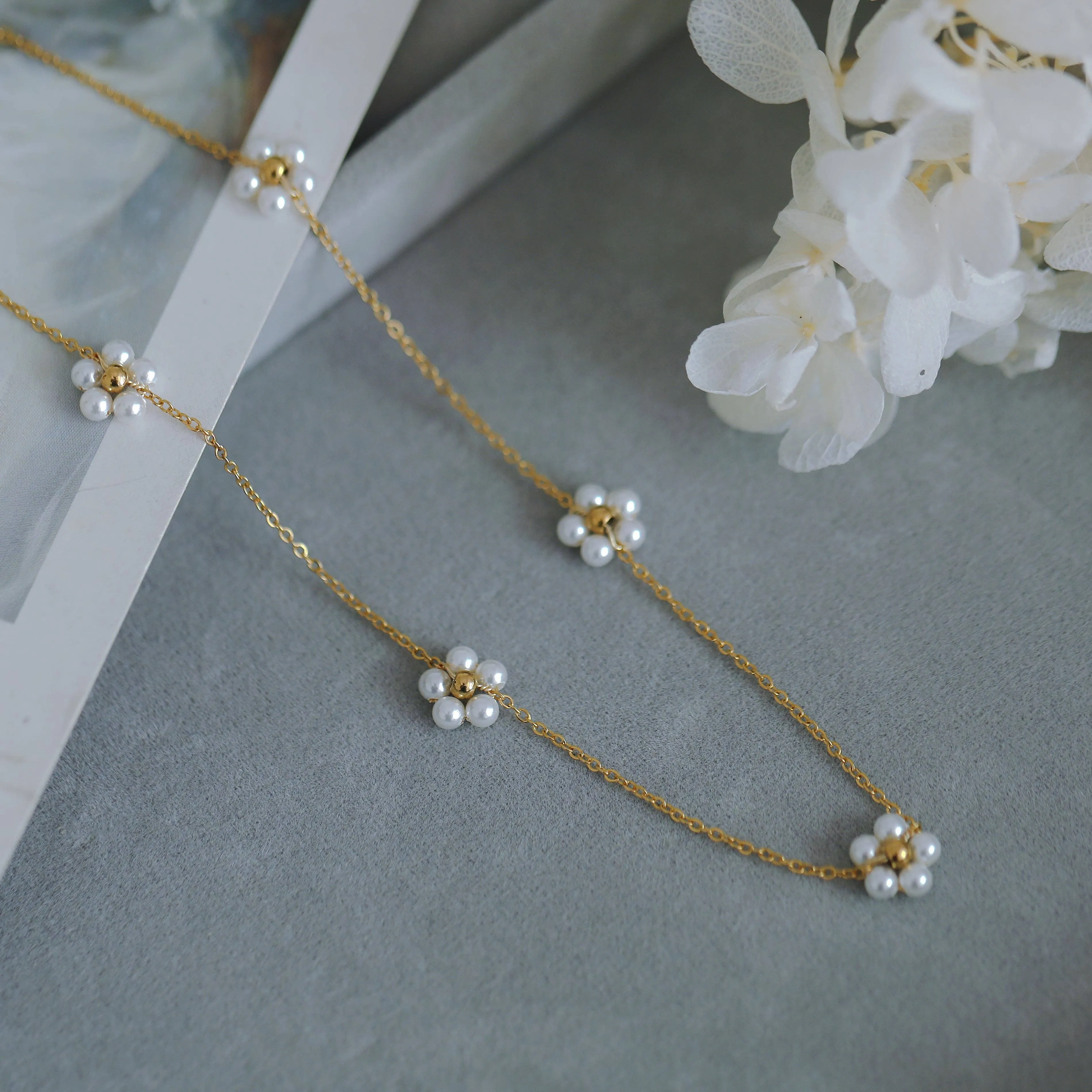 Daisy Flower Choker Necklace