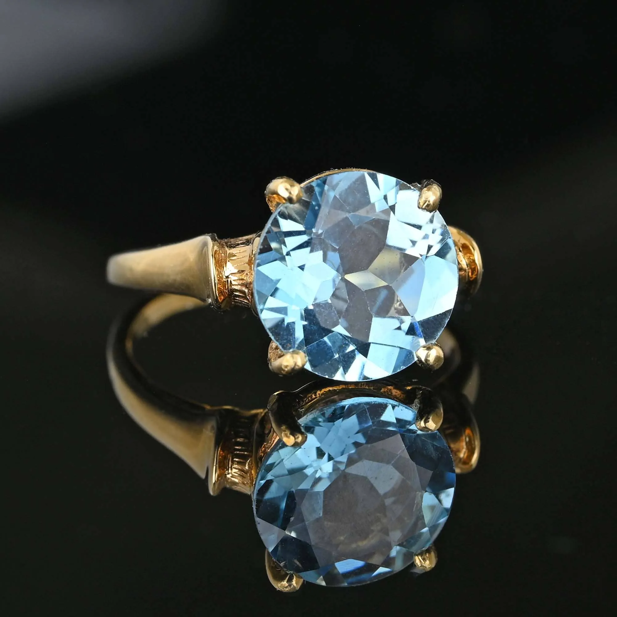 Fine Vintage 4.5 Carat Swiss Blue Topaz Ring in Gold