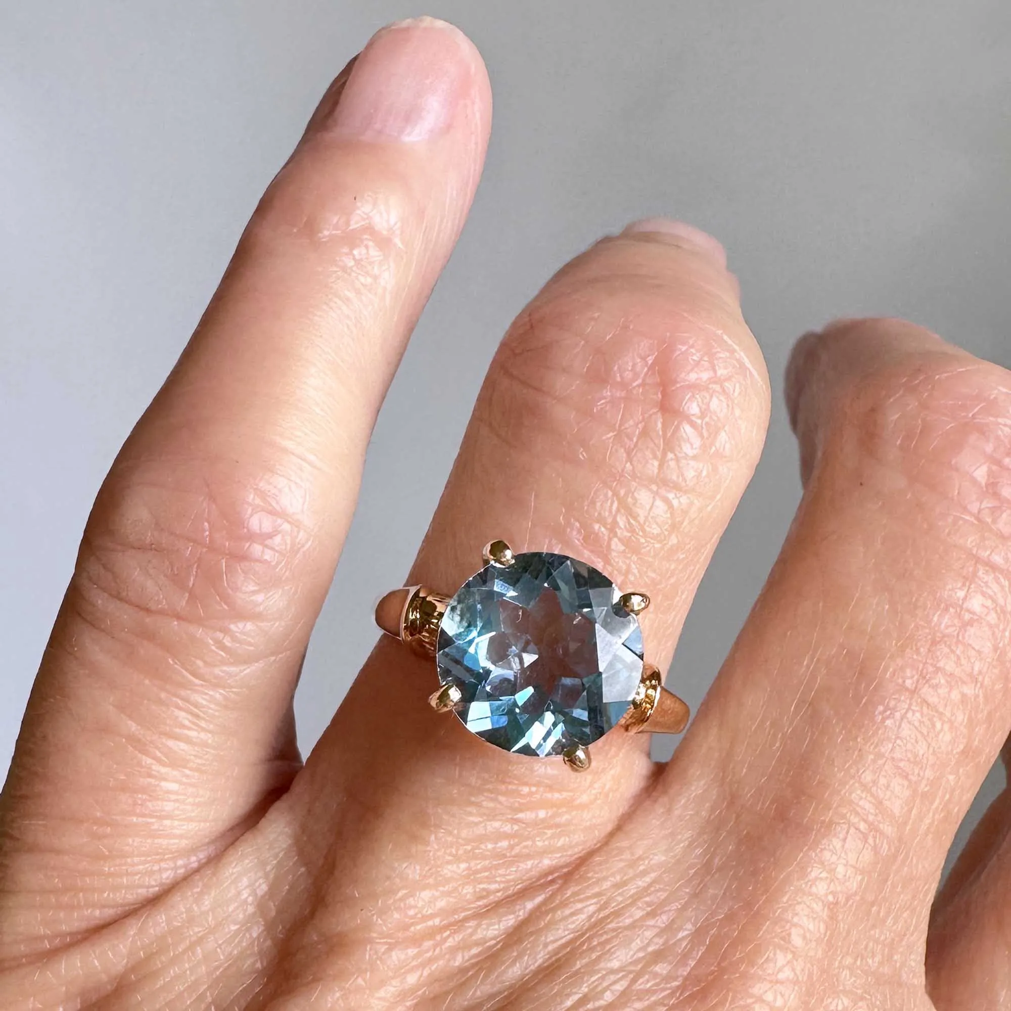 Fine Vintage 4.5 Carat Swiss Blue Topaz Ring in Gold