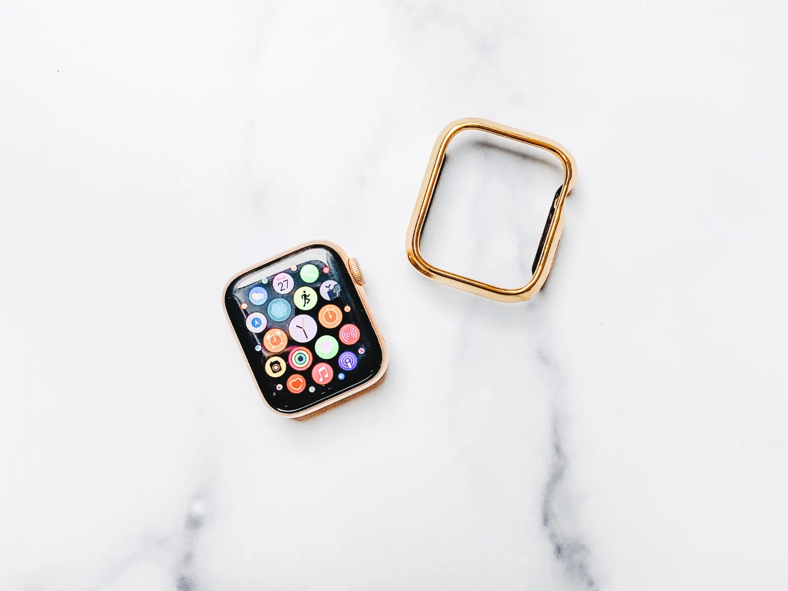 Goldenerre Shiny Case for the Apple Watch (Series 4-8, SE2)