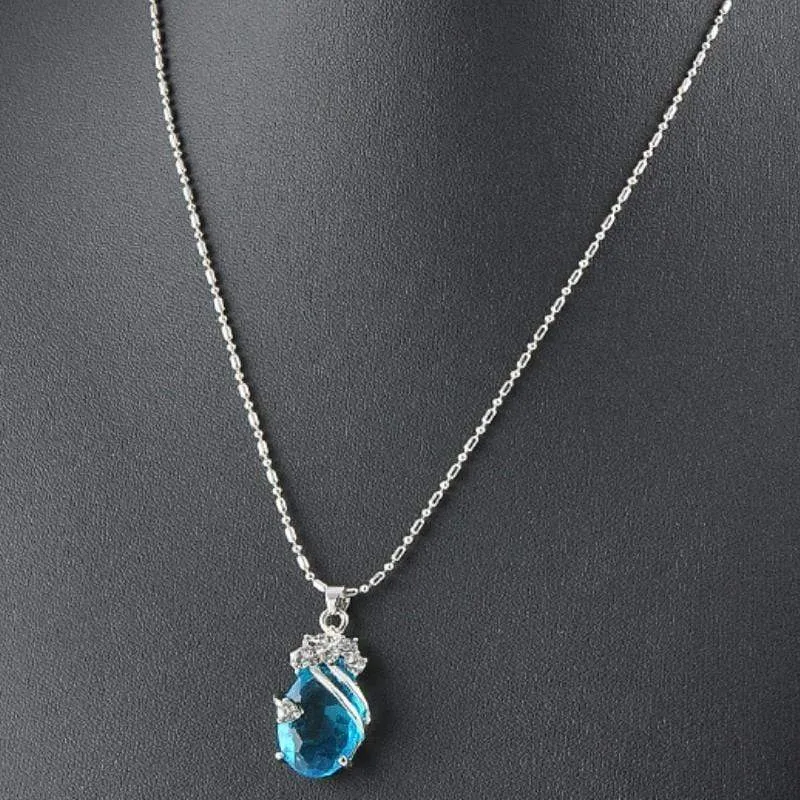 Morning Dew Blue Gem Necklace