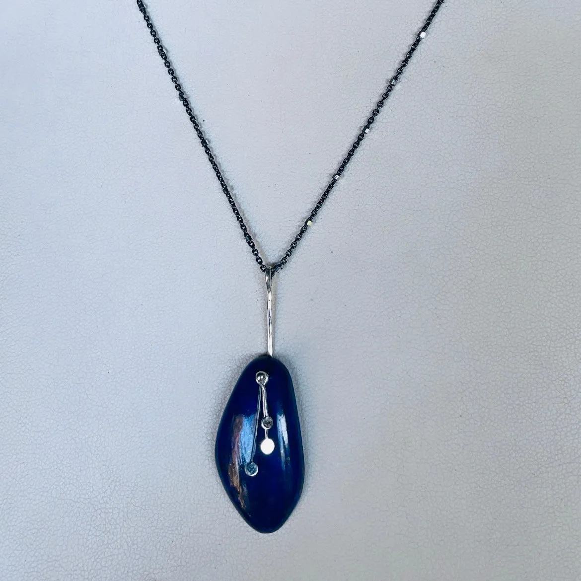 Pendulum Dots Free form Lapis necklace