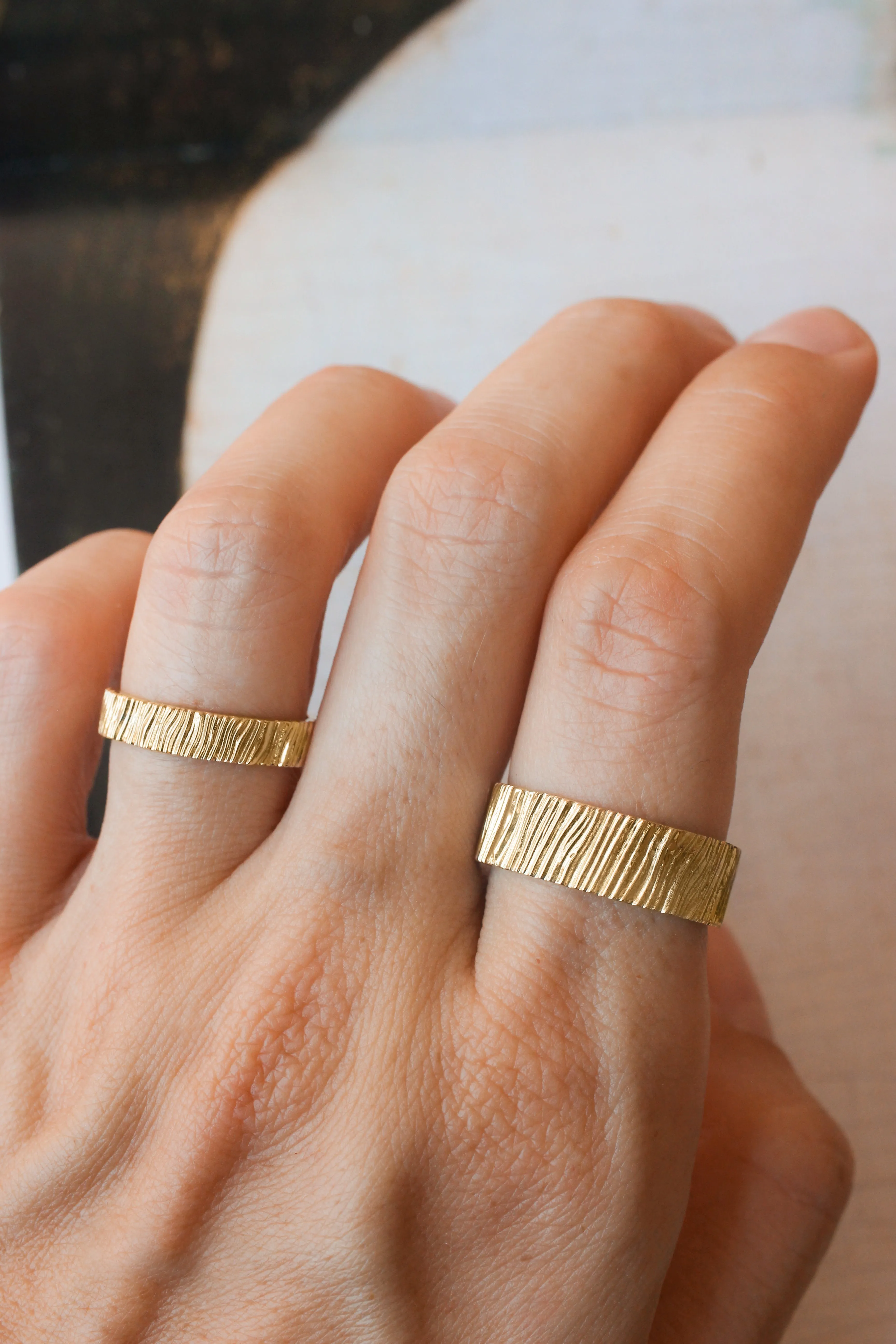 READY TO SHIP: Wood textured wedding band in 14K yellow gold, 4 mm, RING SIZE 5.5 US