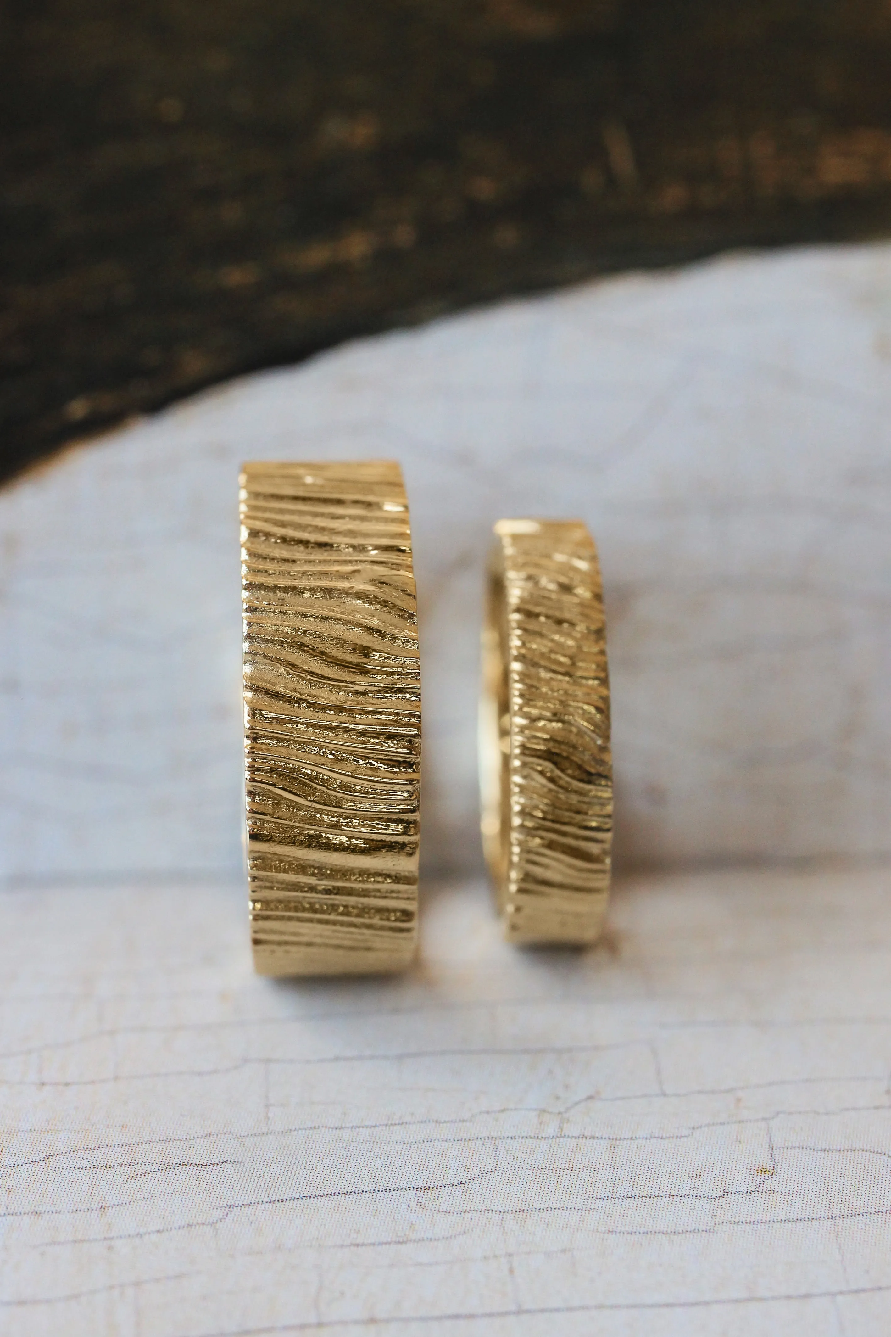 READY TO SHIP: Wood textured wedding band in 14K yellow gold, 4 mm, RING SIZE 5.5 US