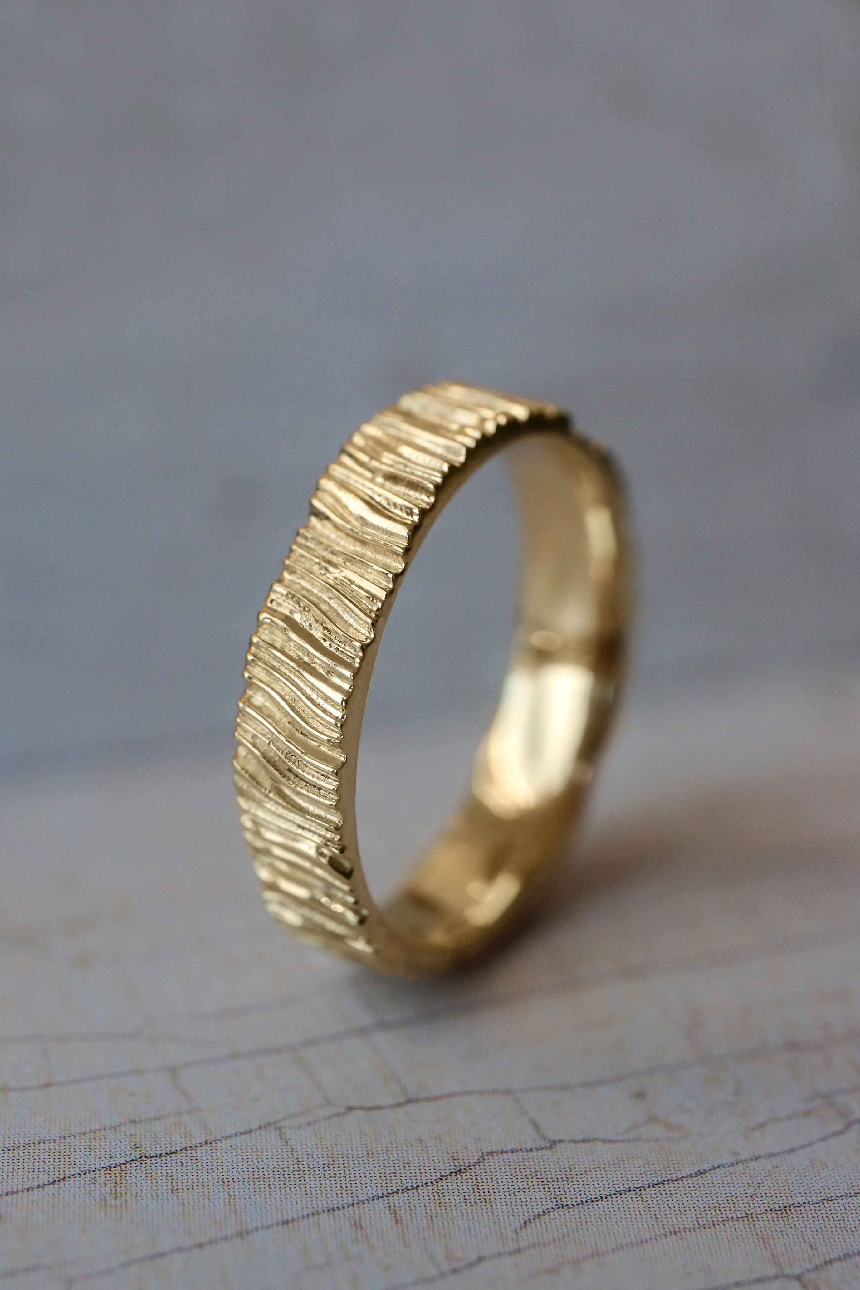 READY TO SHIP: Wood textured wedding band in 14K yellow gold, 4 mm, RING SIZE 5.5 US