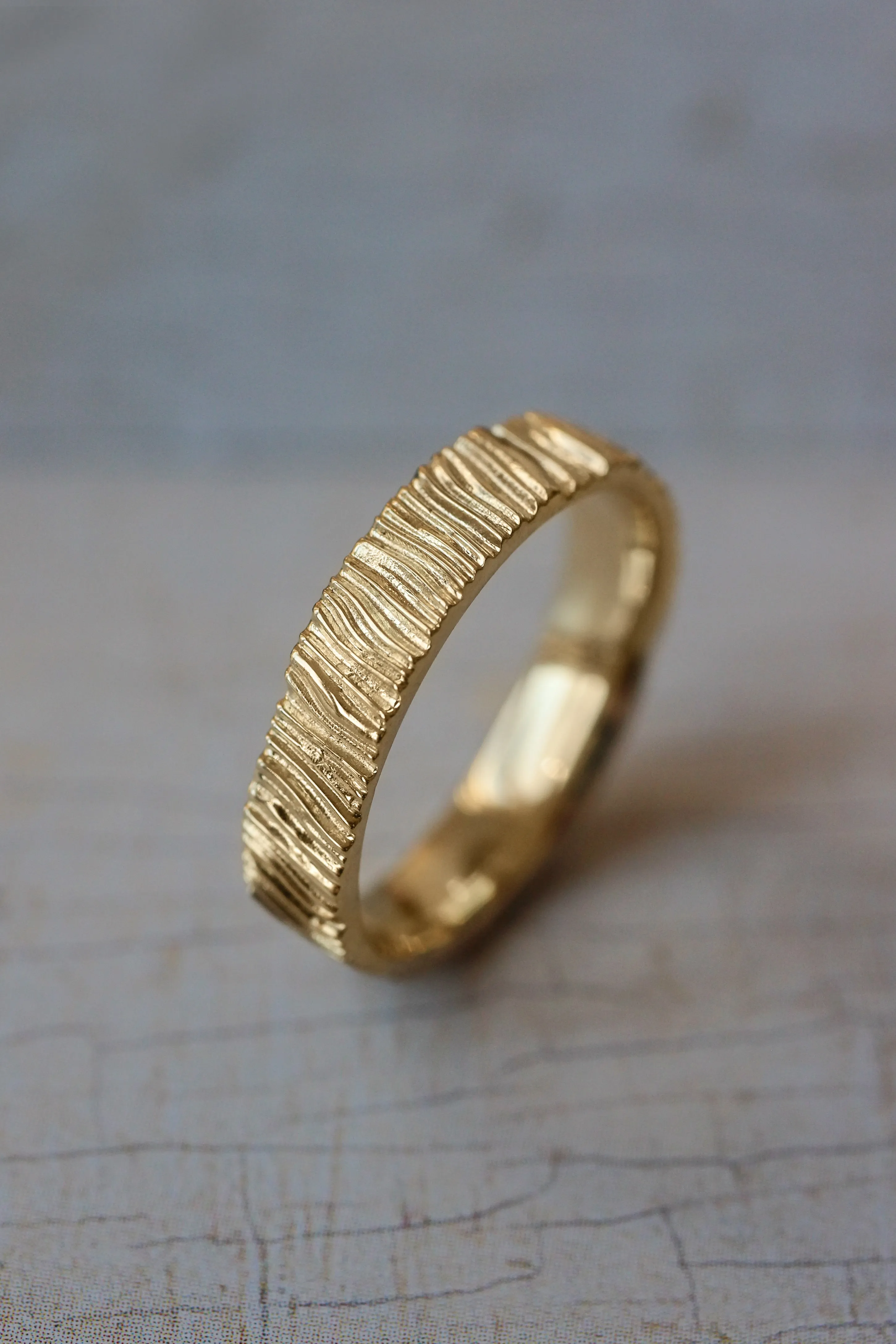 READY TO SHIP: Wood textured wedding band in 14K yellow gold, 4 mm, RING SIZE 5.5 US