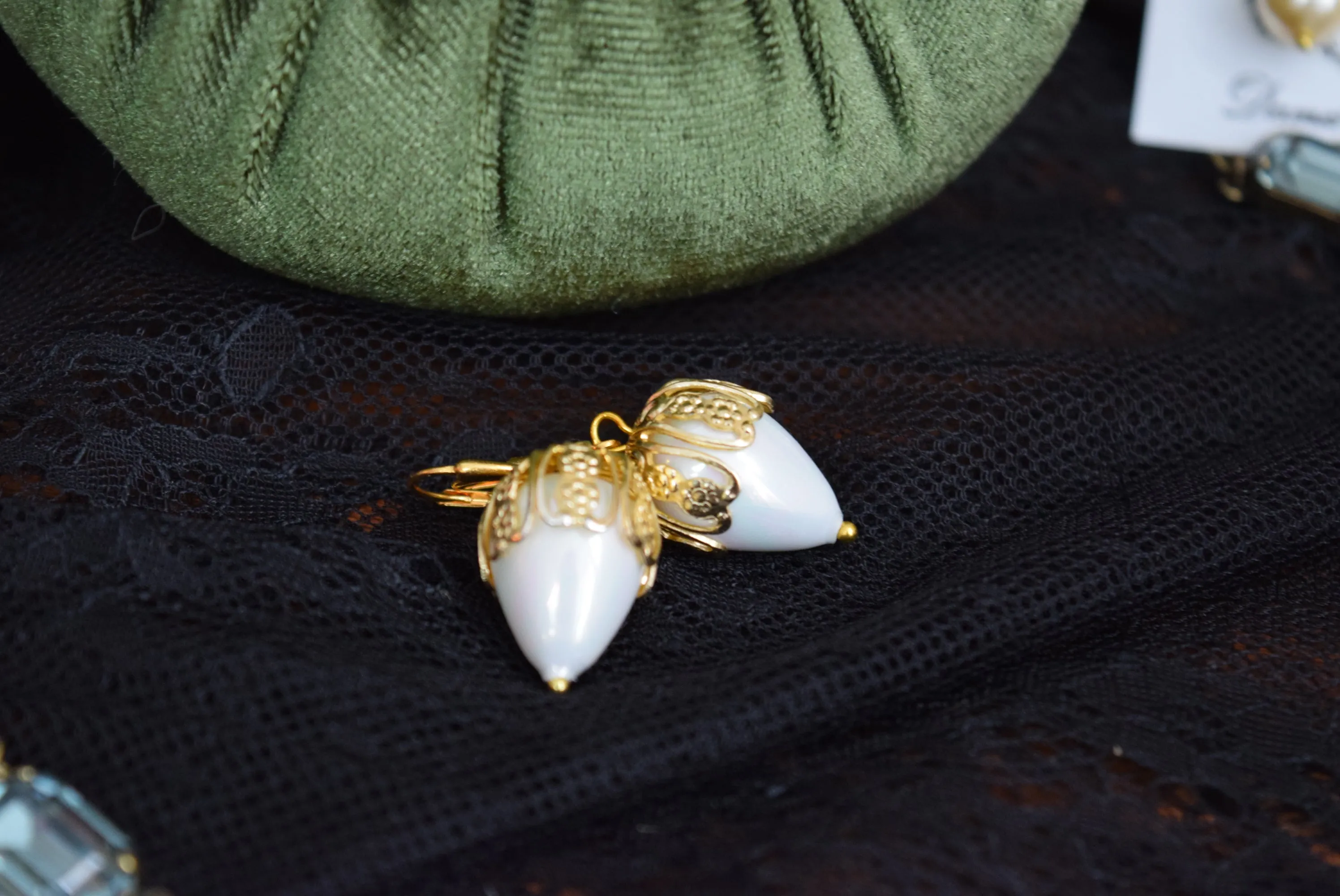 Shell Pearl Acorn Earring