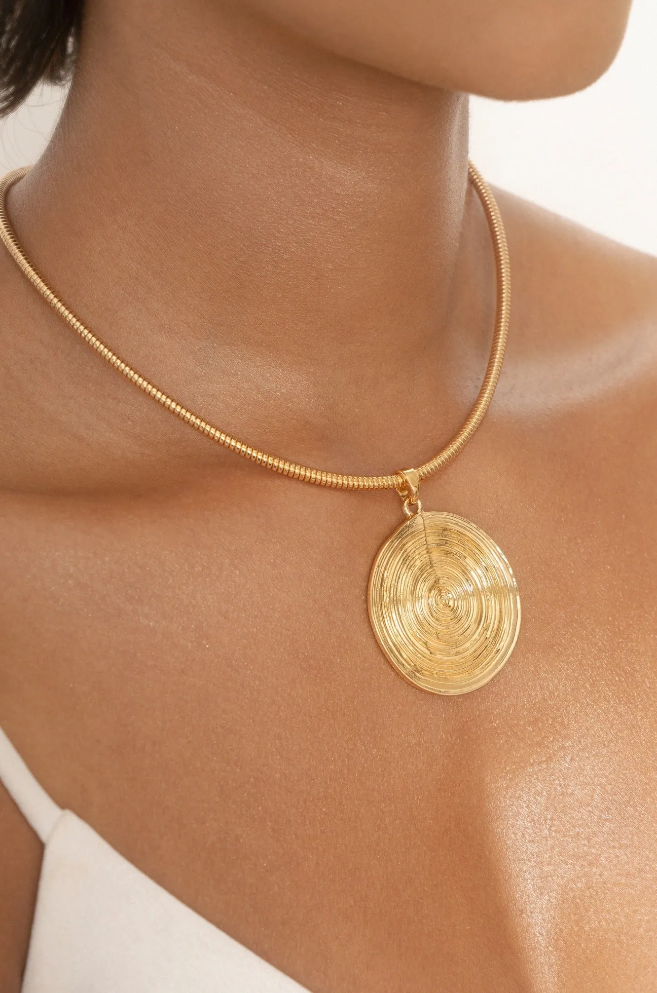 Statement Swirl Pendant Choker