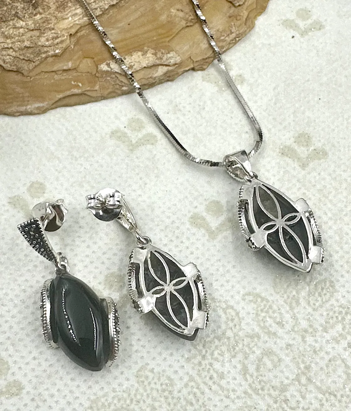 The Silver Marcasite Pendant Set (Black)