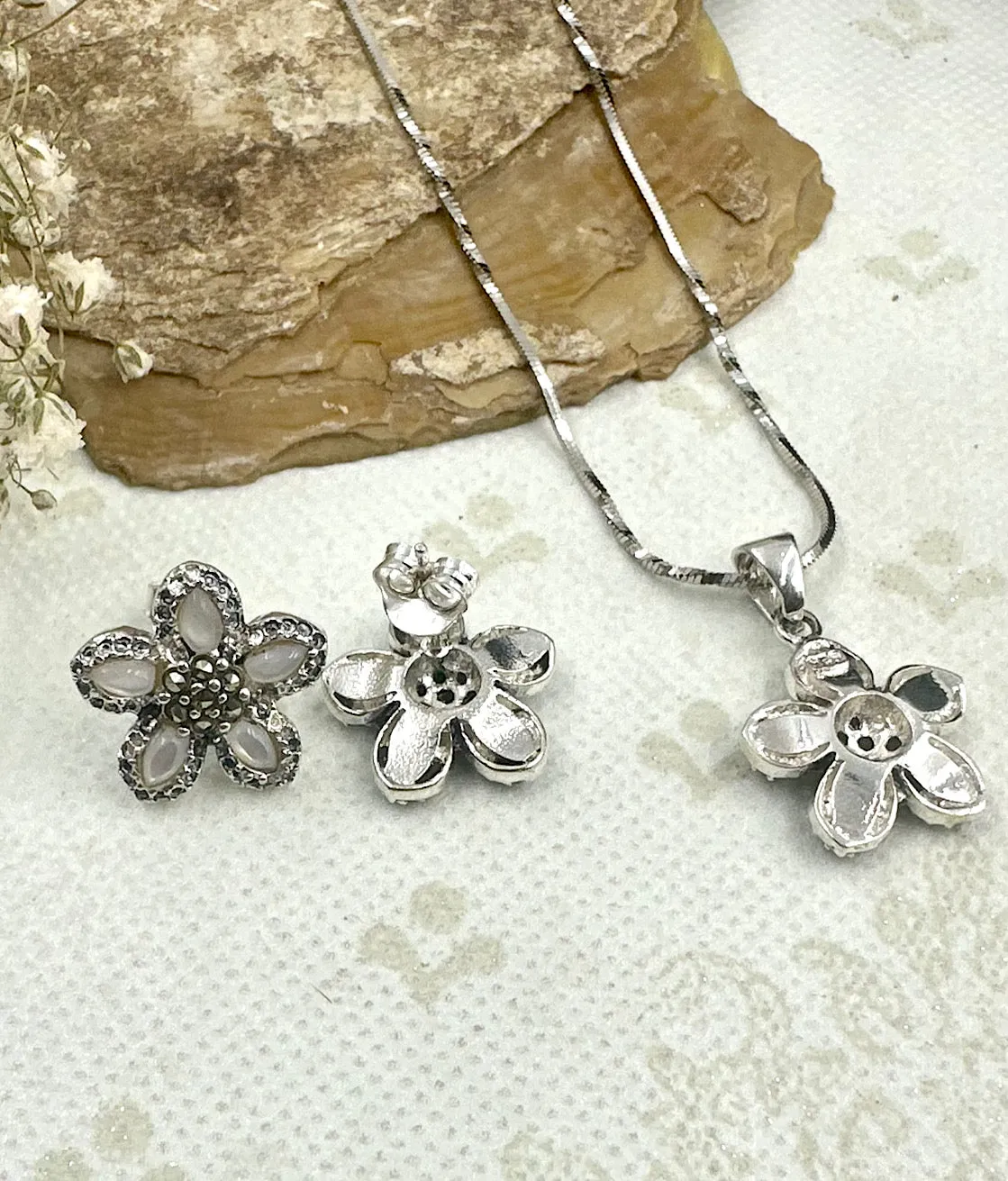 The Silver Marcasite Pendant Set (Mother of Pearl)