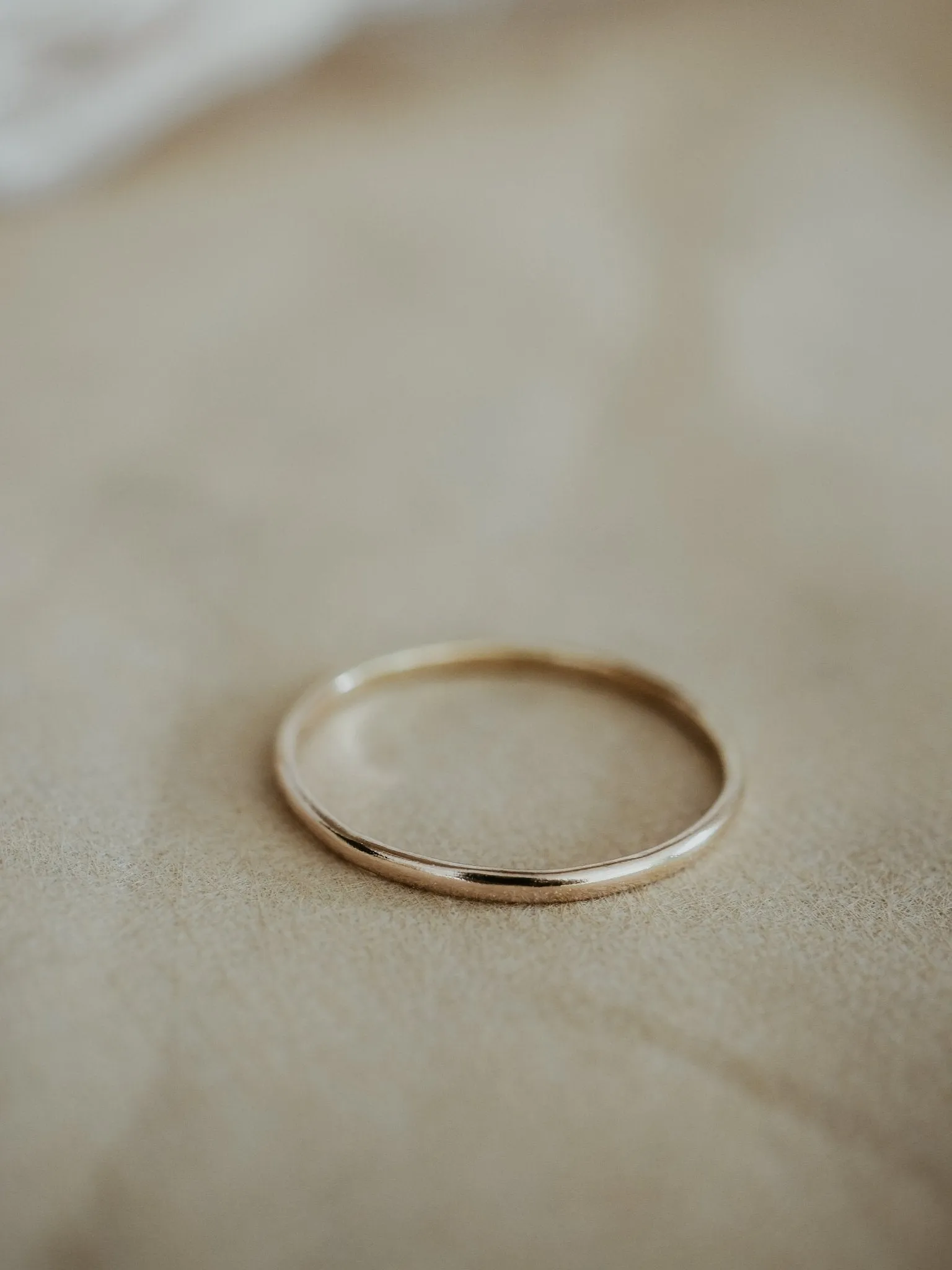 THIN HALF ROUND BAND