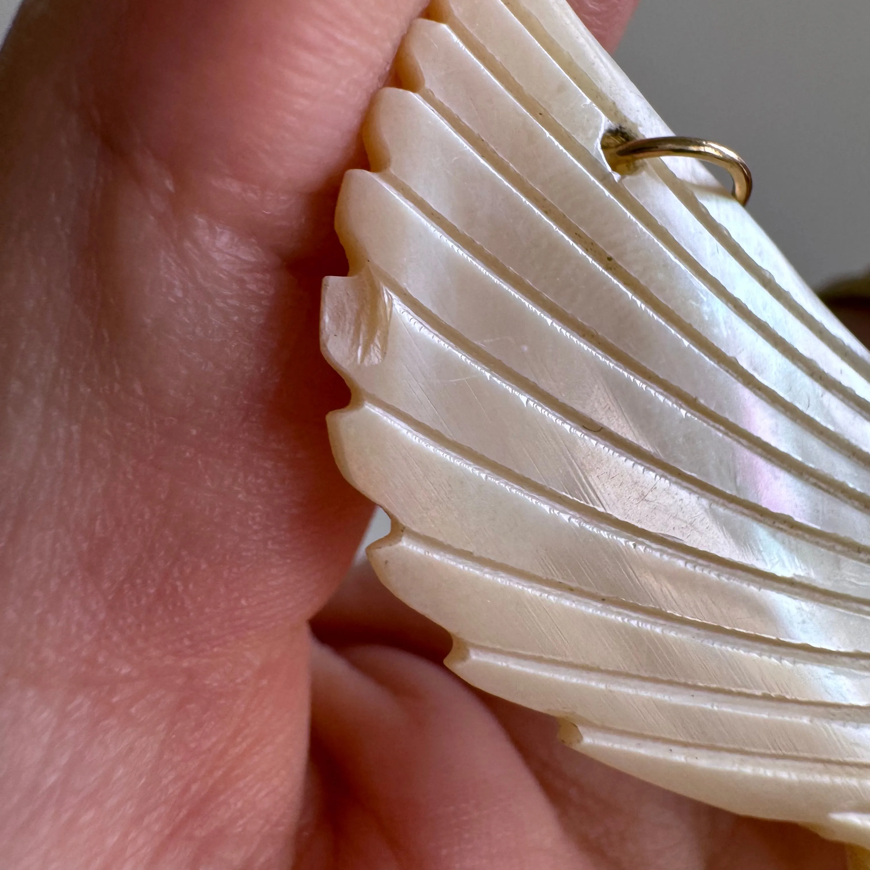 V I N T A G E // spectacular flight / 14k yellow gold and carved shell bird in flight / a huge pendant