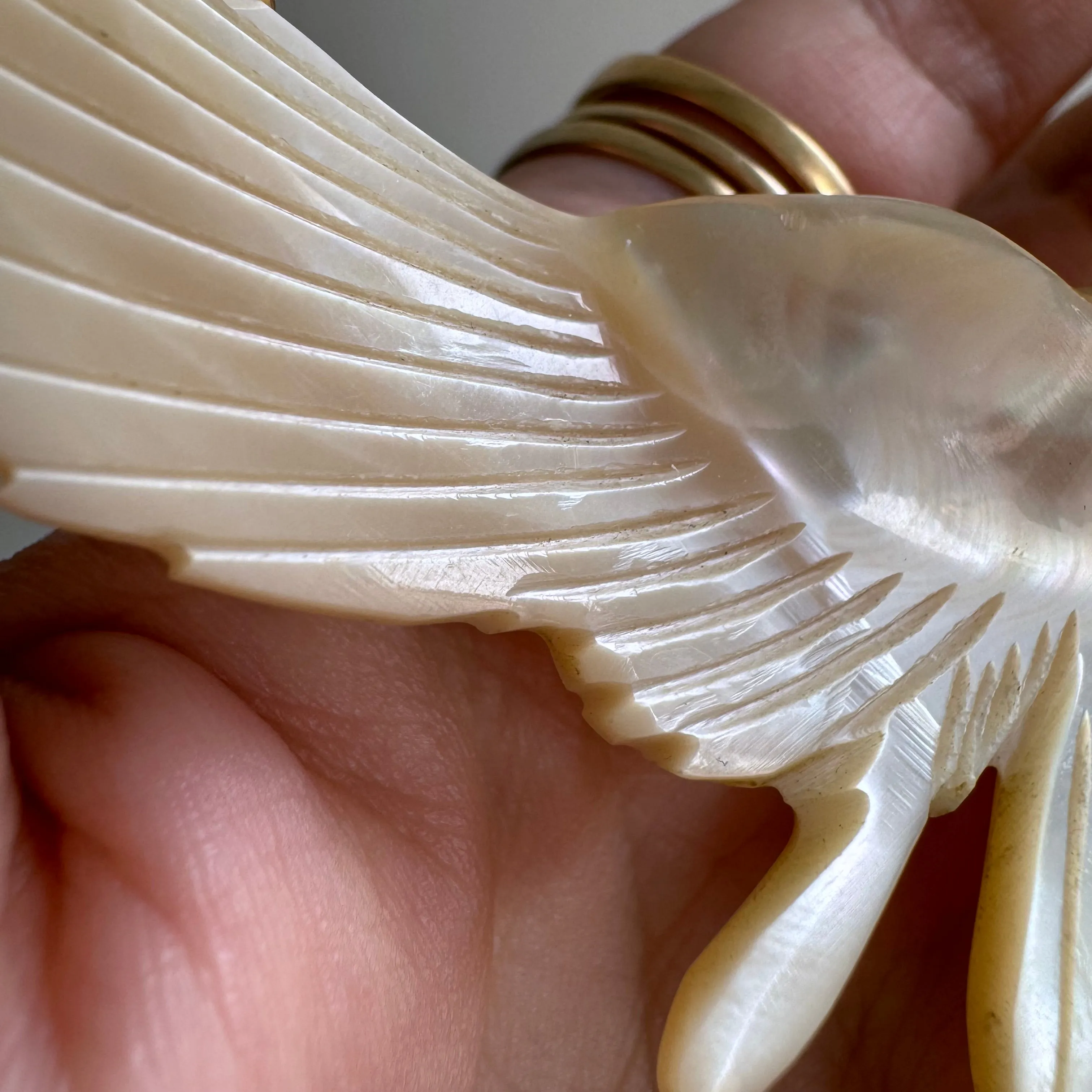 V I N T A G E // spectacular flight / 14k yellow gold and carved shell bird in flight / a huge pendant